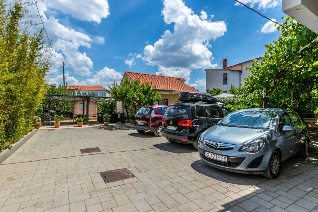 Regina Apartments Brodarica  Zewnętrze zdjęcie